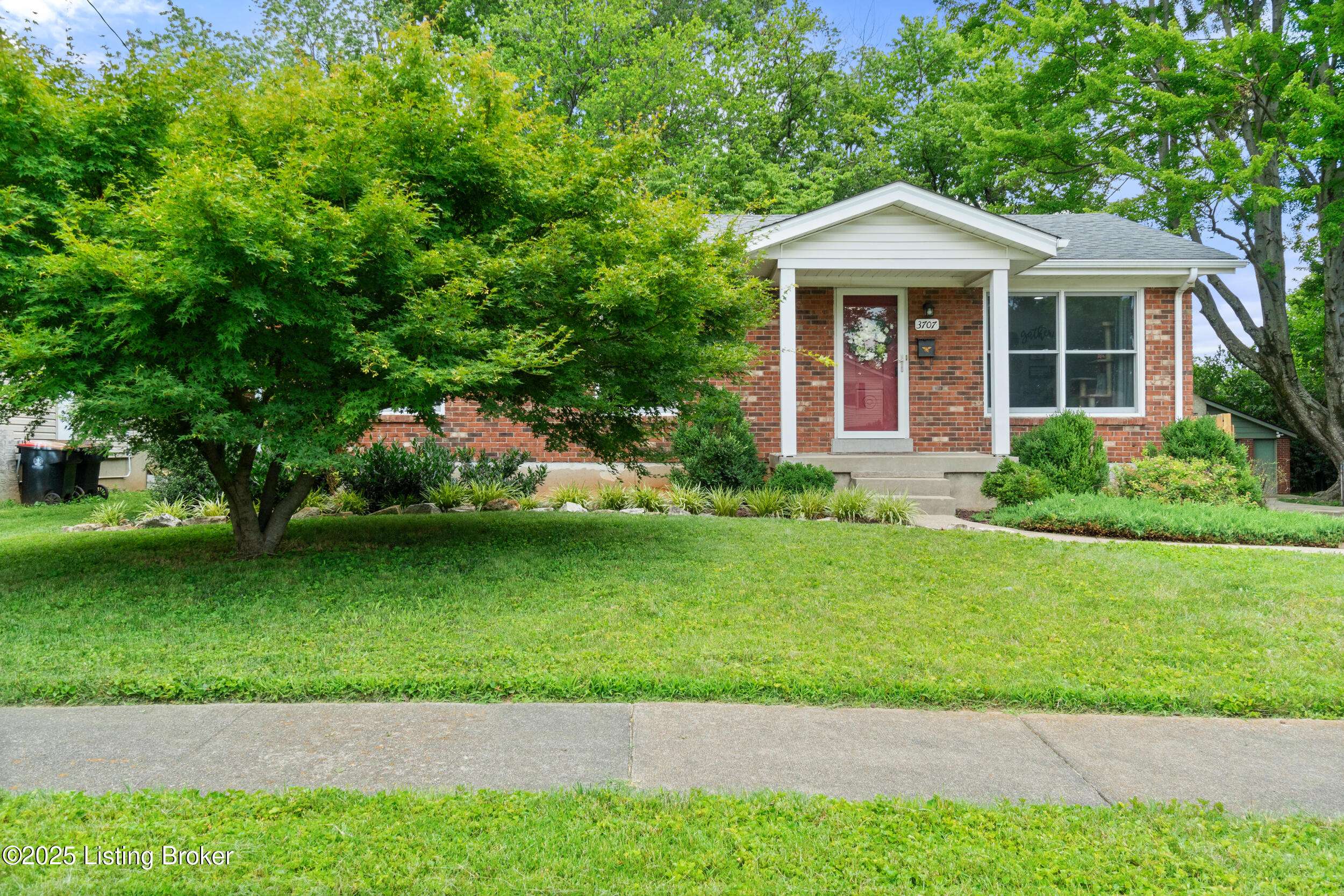 Louisville, KY 40220,3707 Sourwood Ct