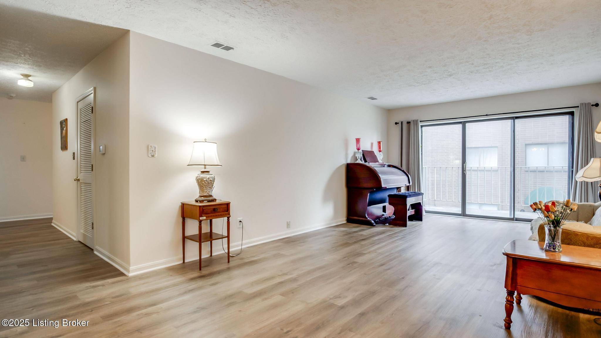 Louisville, KY 40220,3030 Breckenridge Ln #APT 201