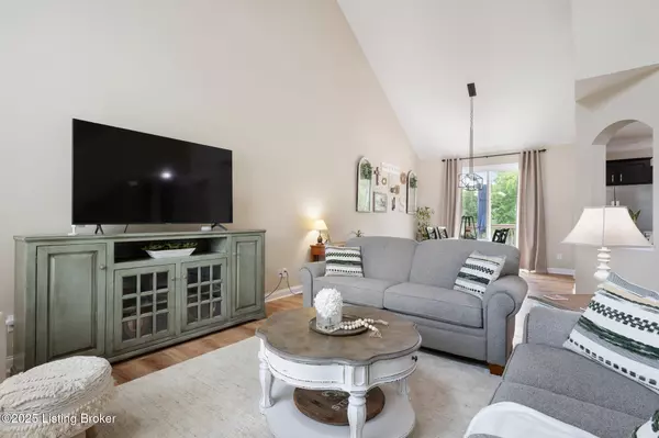 Louisville, KY 40245,210 Rockcrest WAY