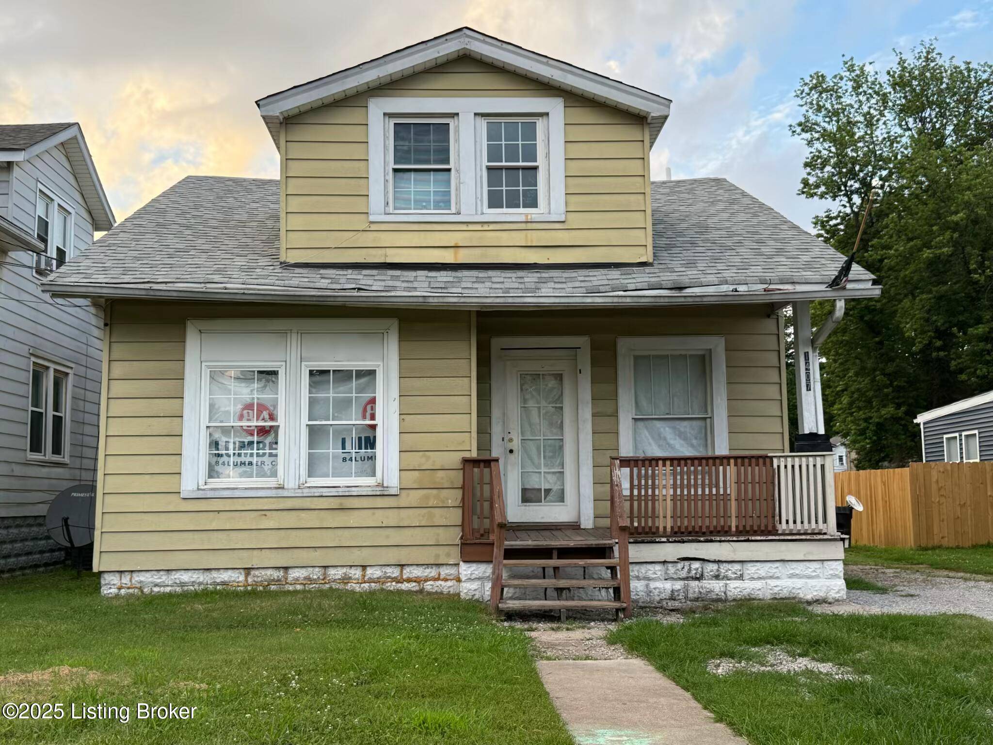 1407 Berry Blvd, Louisville, KY 40215