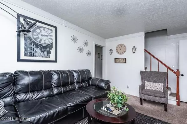 Louisville, KY 40219,4909 Lagoona Dr