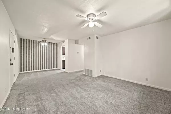 Louisville, KY 40291,7050 Wildwood Cir #103