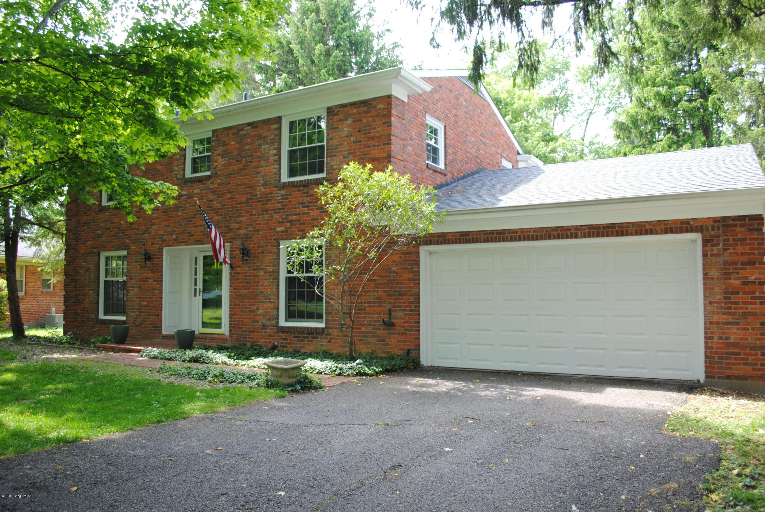 Louisville, KY 40223,9836 Longwood Cir