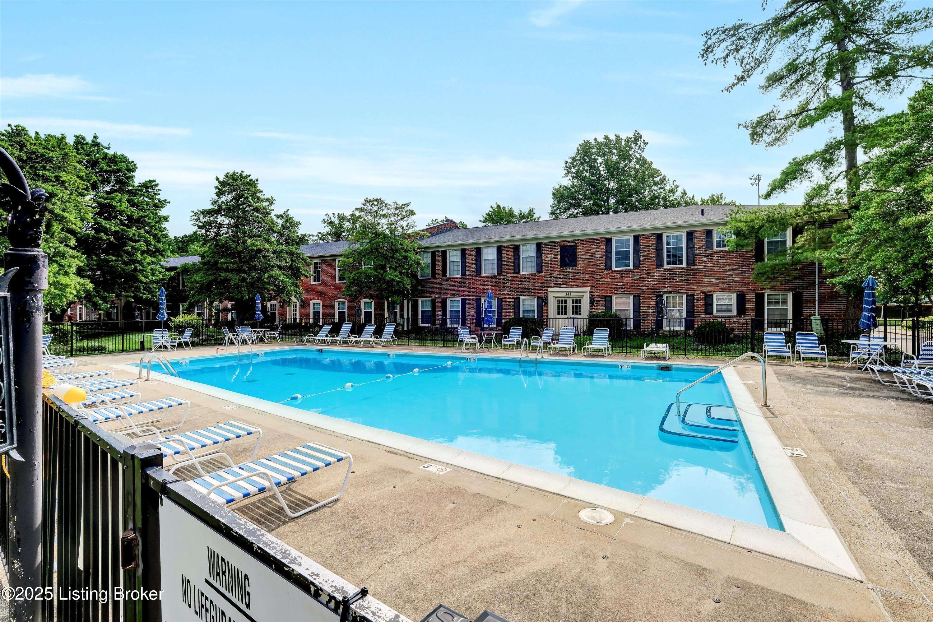 Louisville, KY 40207,240 Stonehenge Dr #APT 103