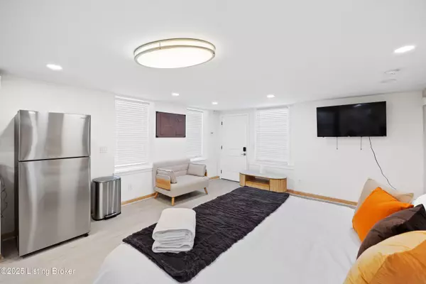 Louisville, KY 40203,414 E Oak St