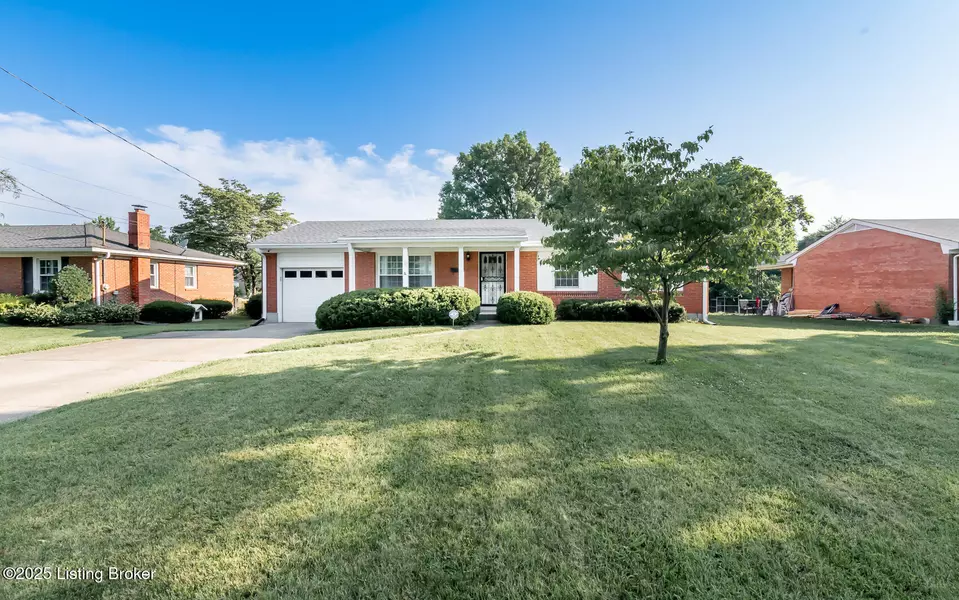 6913 Green Manor Dr, Louisville, KY 40228