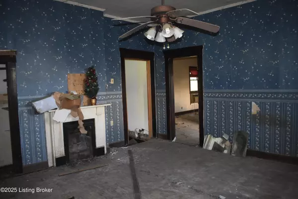 Lebanon Junction, KY 40150,209 Railroad Ave