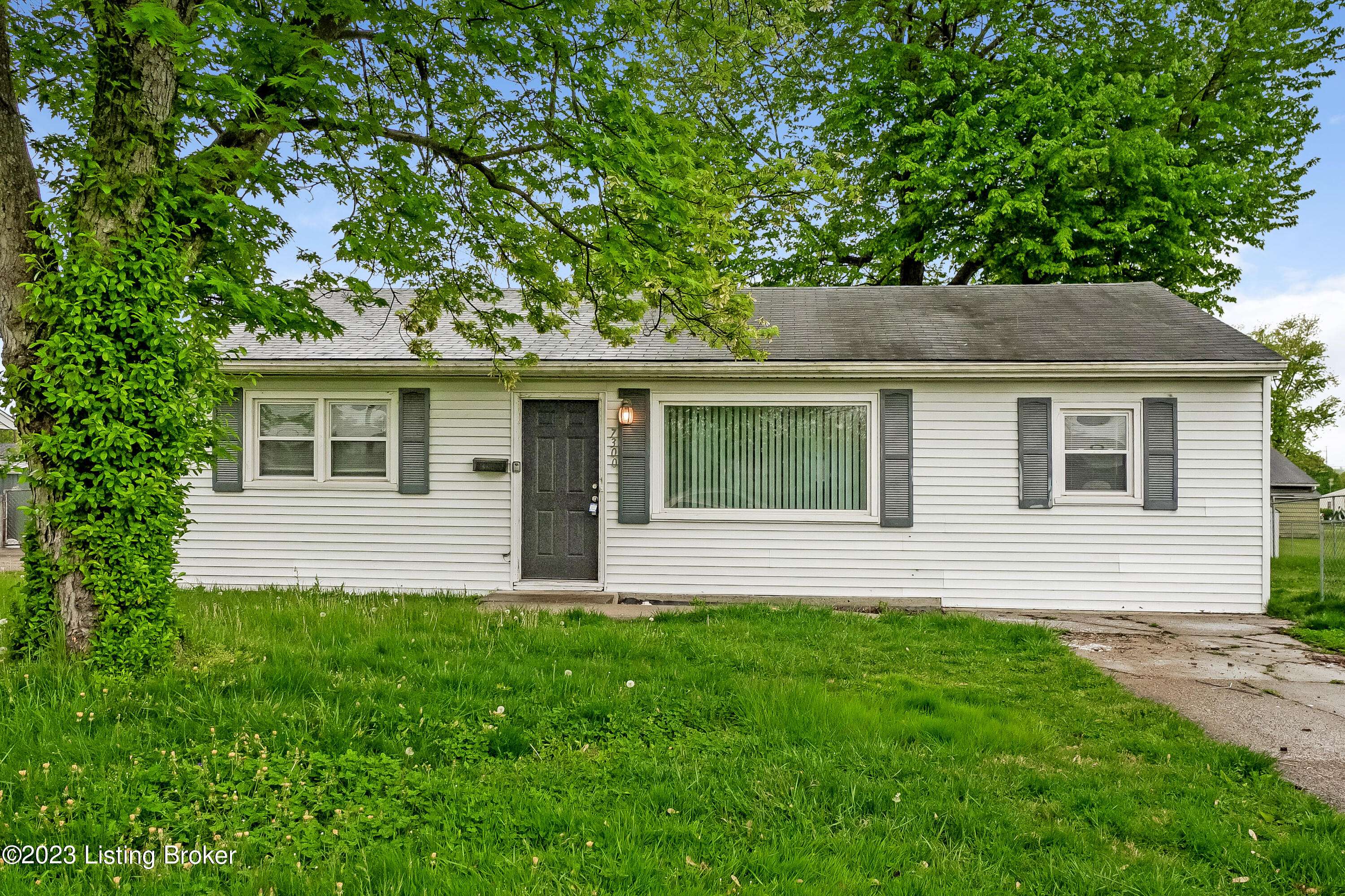Louisville, KY 40272,7300 Betsy Ross Dr