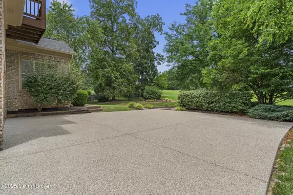Louisville, KY 40245,14801 Forest Oaks Dr