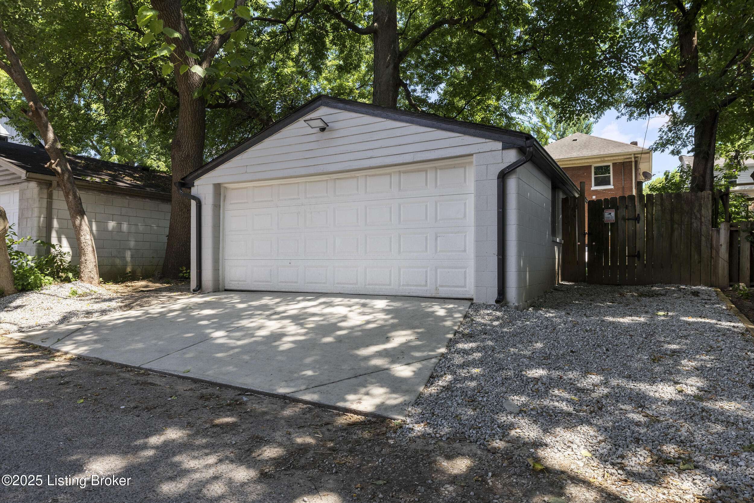 Louisville, KY 40204,1809 Eastern Pkwy