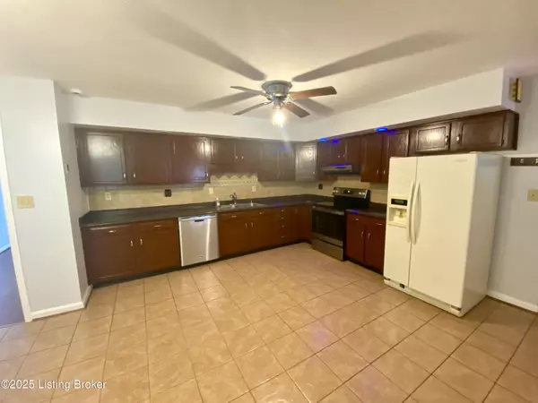 Louisville, KY 40220,4420 Woodgate Ln