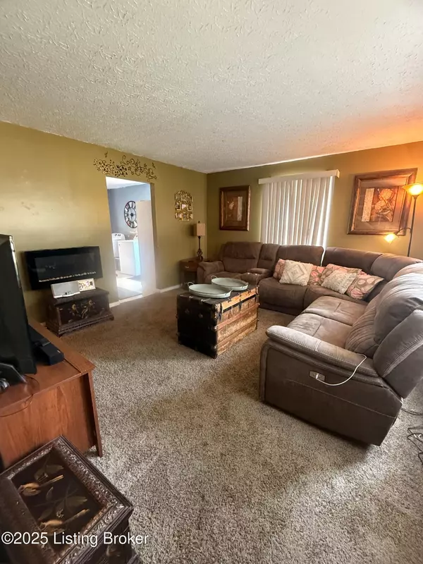 Louisville, KY 40272,5409 Count Fleet Dr