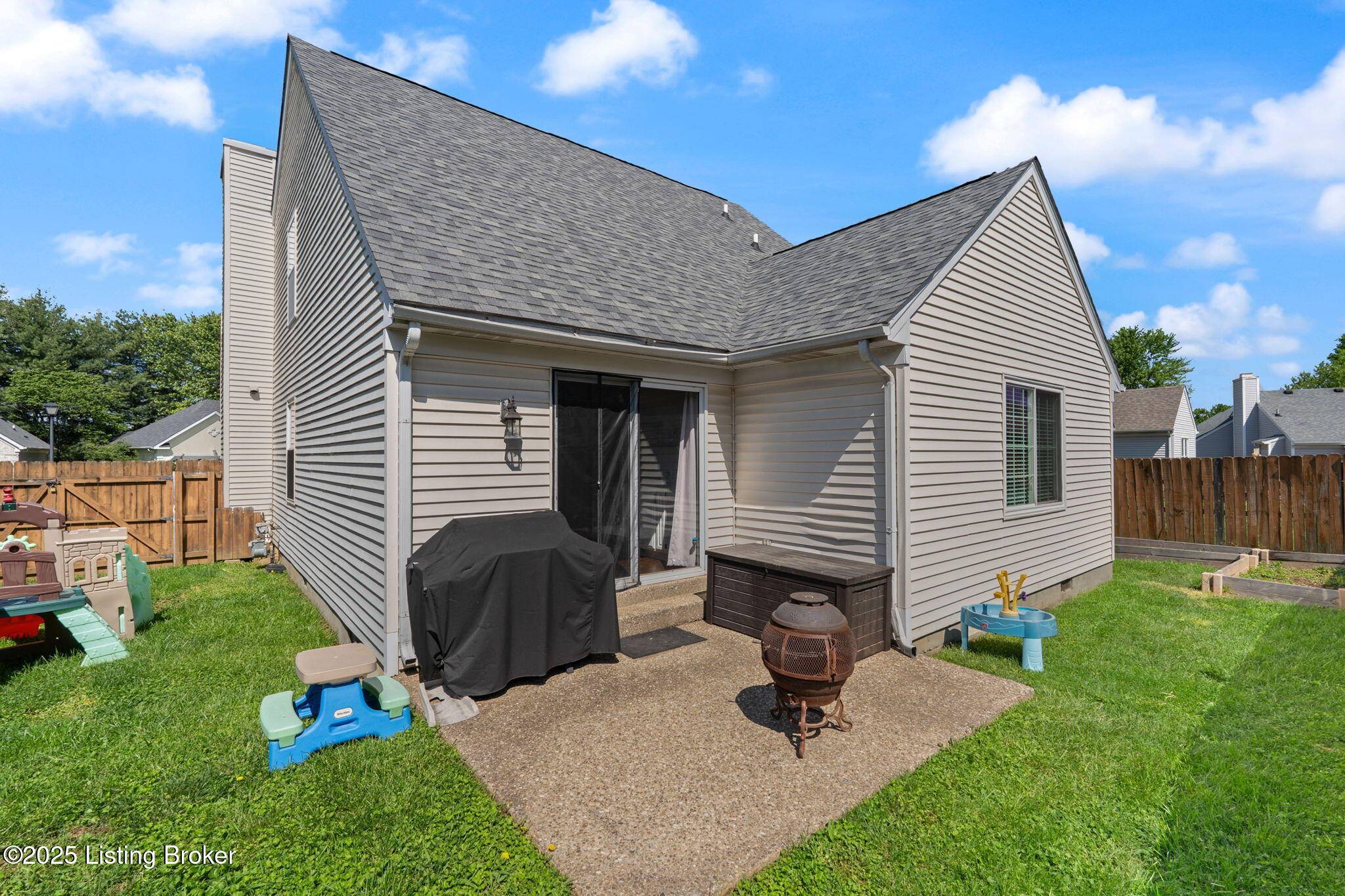 Louisville, KY 40220,8806 Brittany Dr