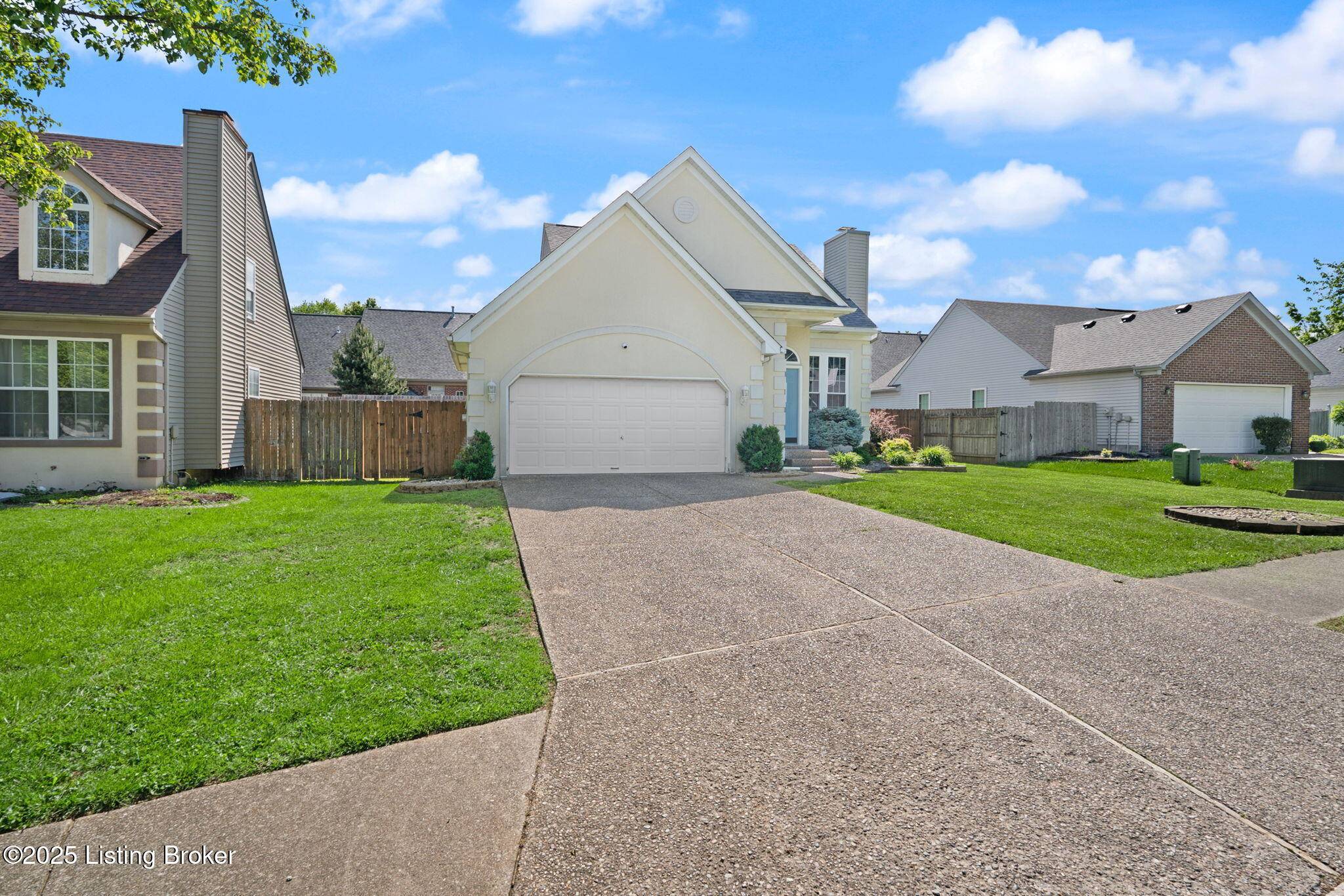 Louisville, KY 40220,8806 Brittany Dr