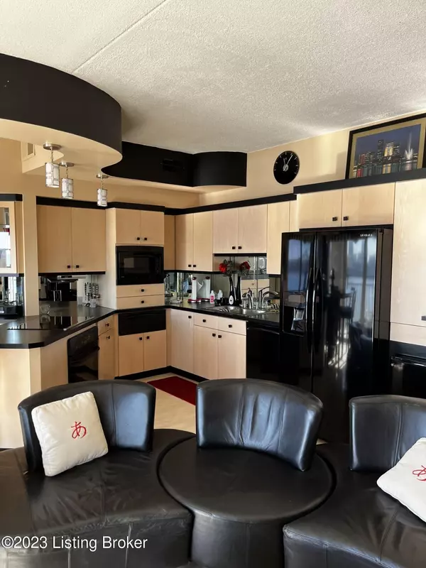 Jeffersonville, IN 47130,1 Riverpointe Plaza #912