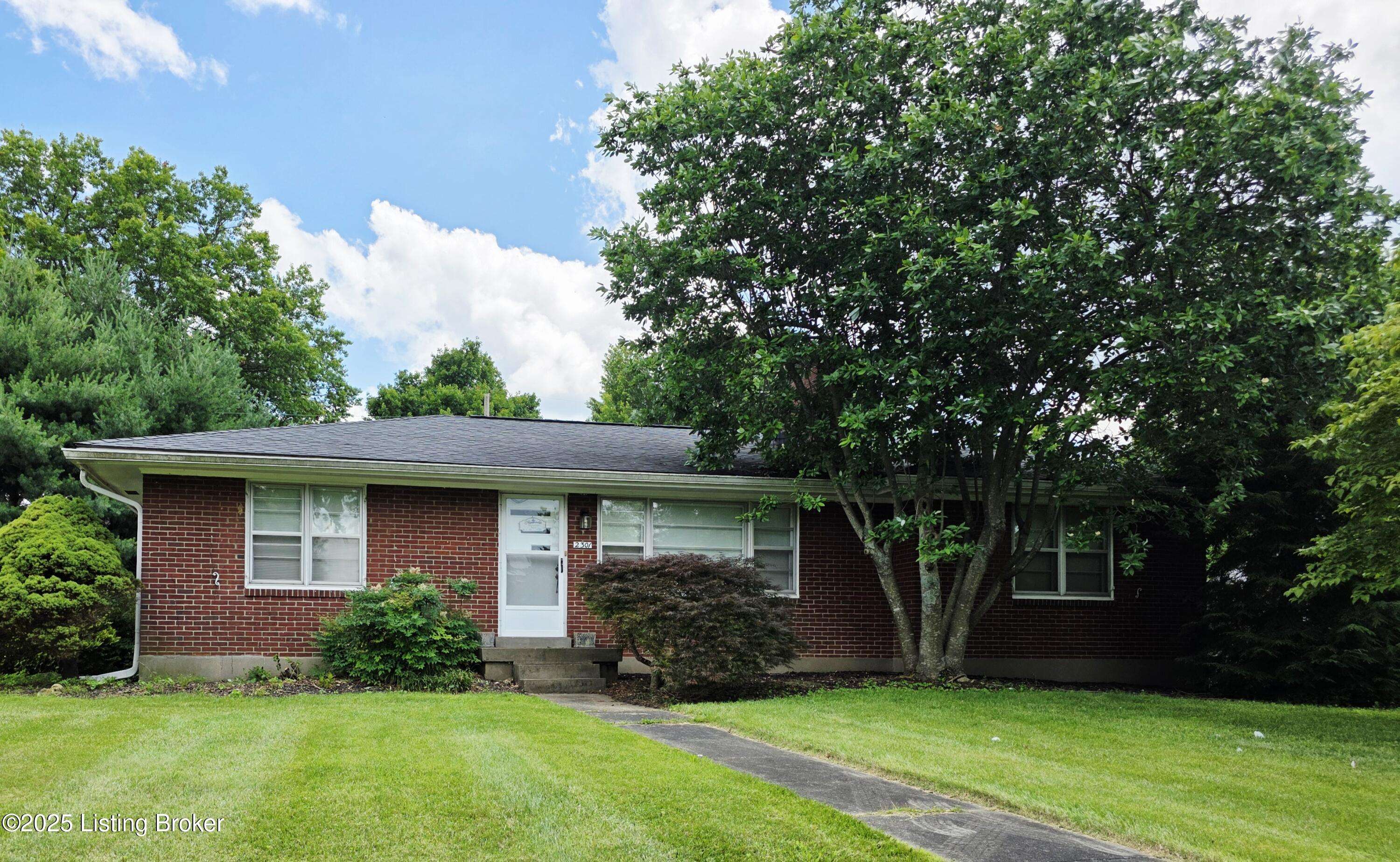 2301 Janlyn Rd, Louisville, KY 40299