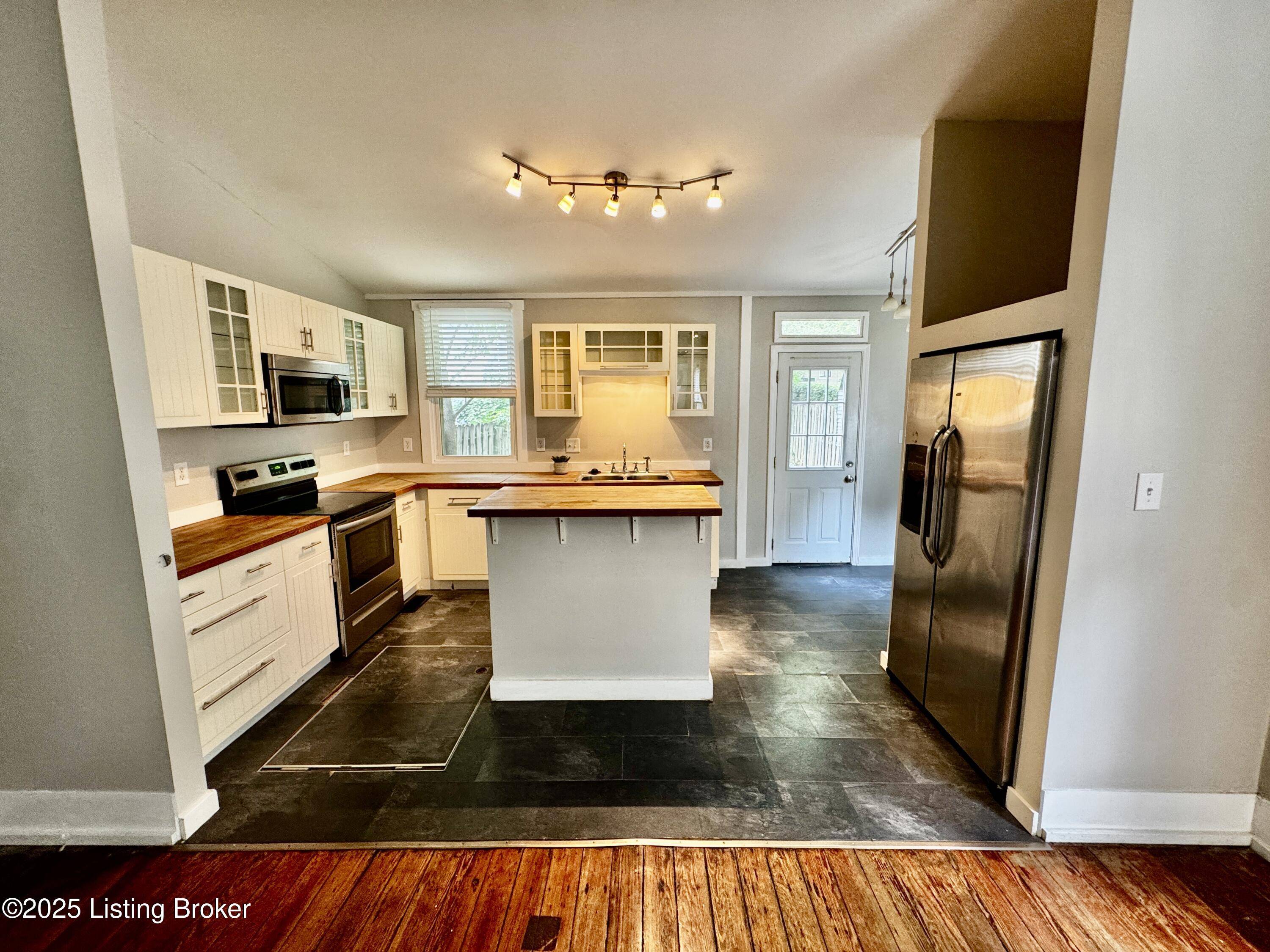 Louisville, KY 40204,1417 Debarr St
