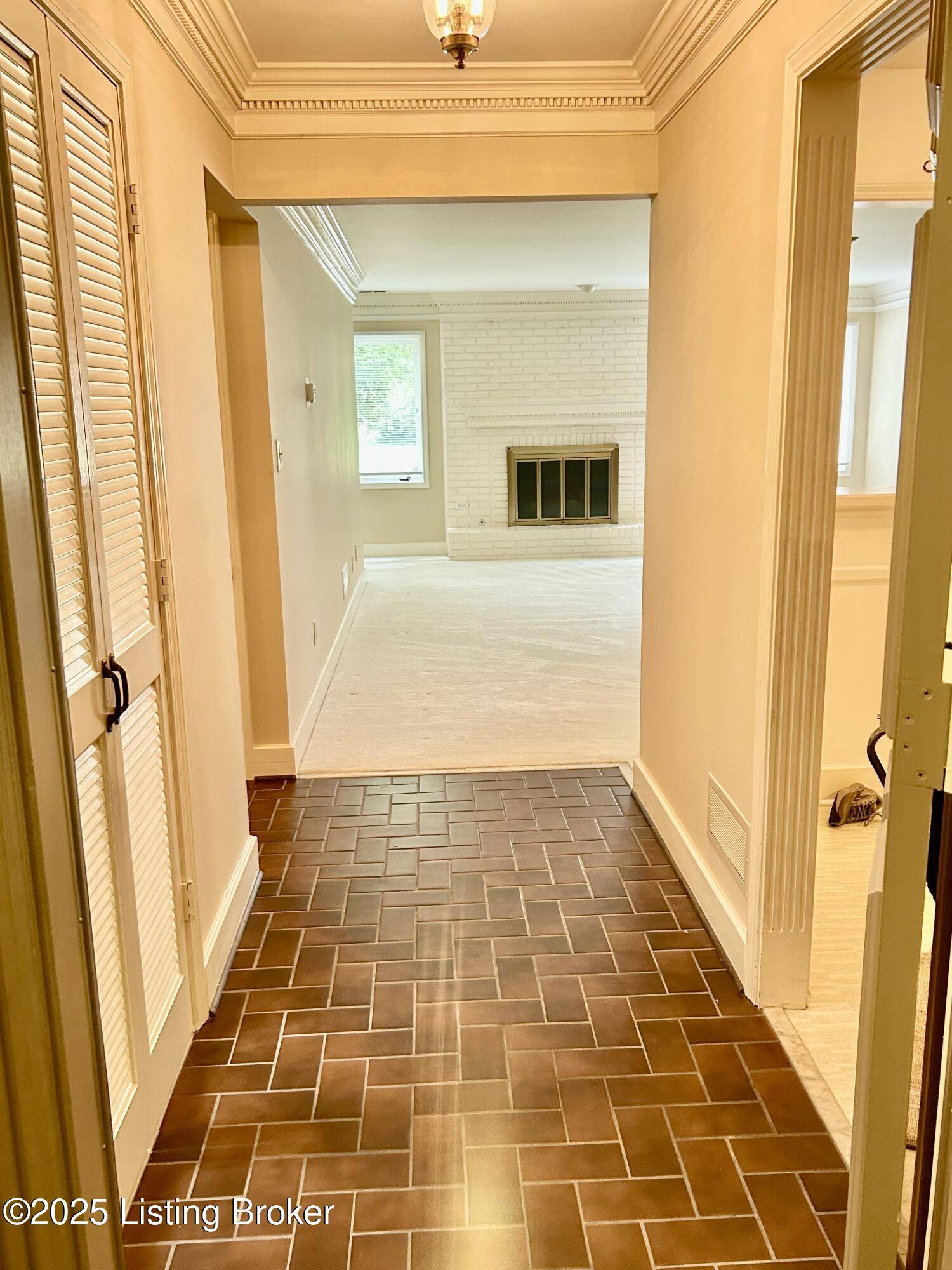 Louisville, KY 40220,4125 Browns Ln #117