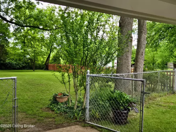 Louisville, KY 40219,9007 Honor Ave