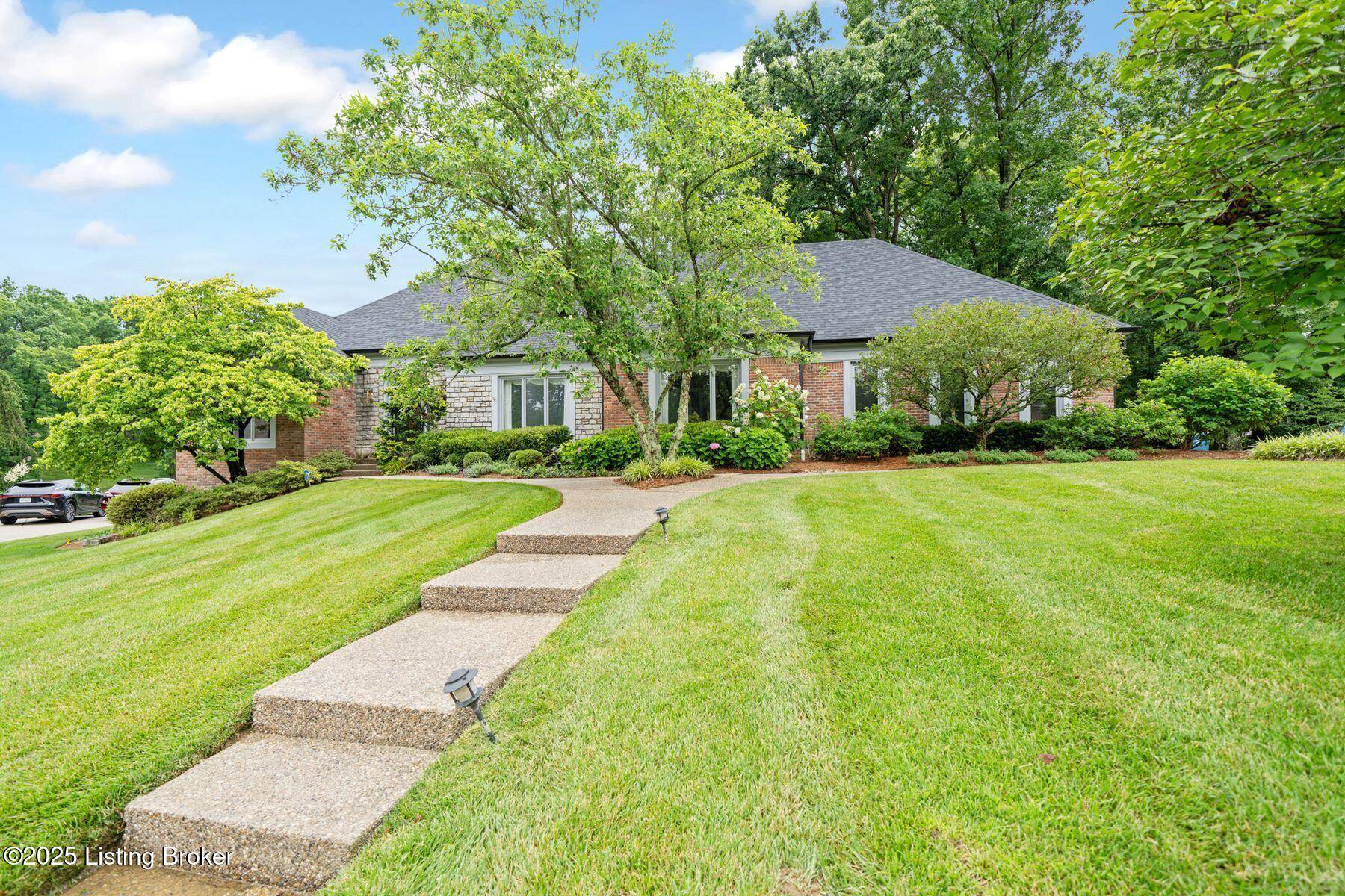 Louisville, KY 40245,527 Woodlake Dr