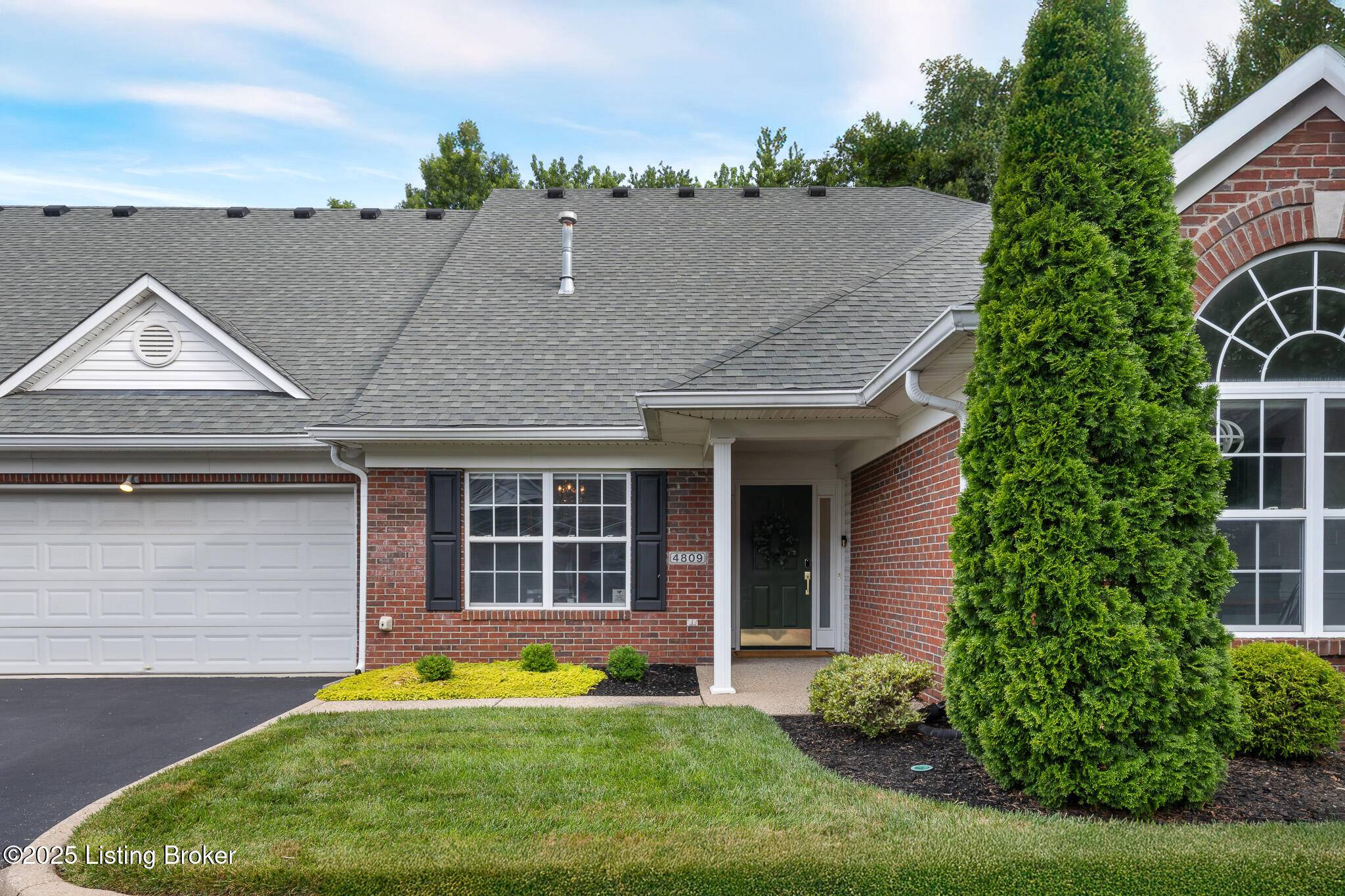 4809 Mountblair Ct, Louisville, KY 40222