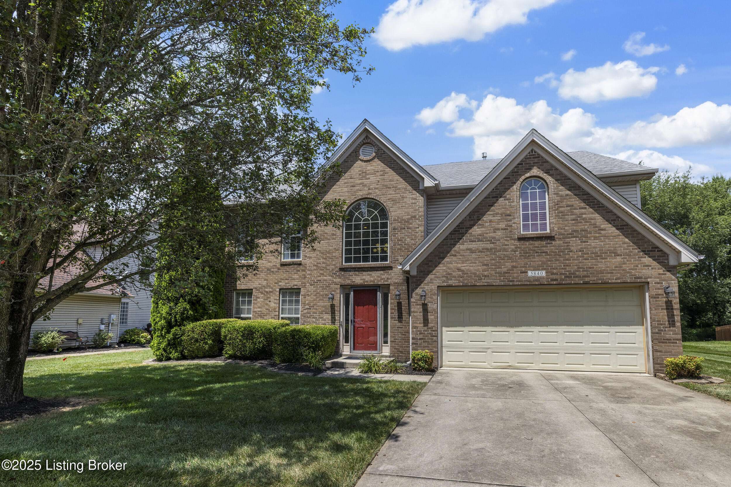 5840 Waveland Cir, Prospect, KY 40059
