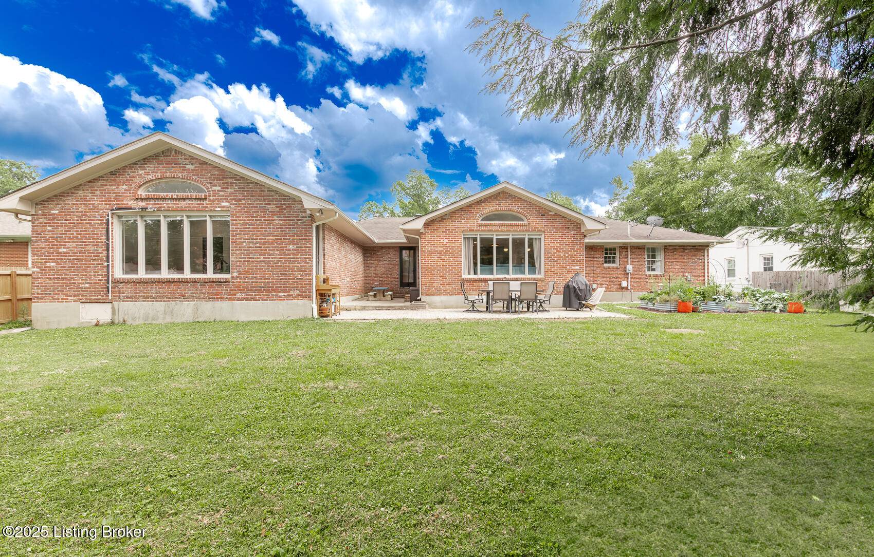 Louisville, KY 40222,7003 Bedford Ln
