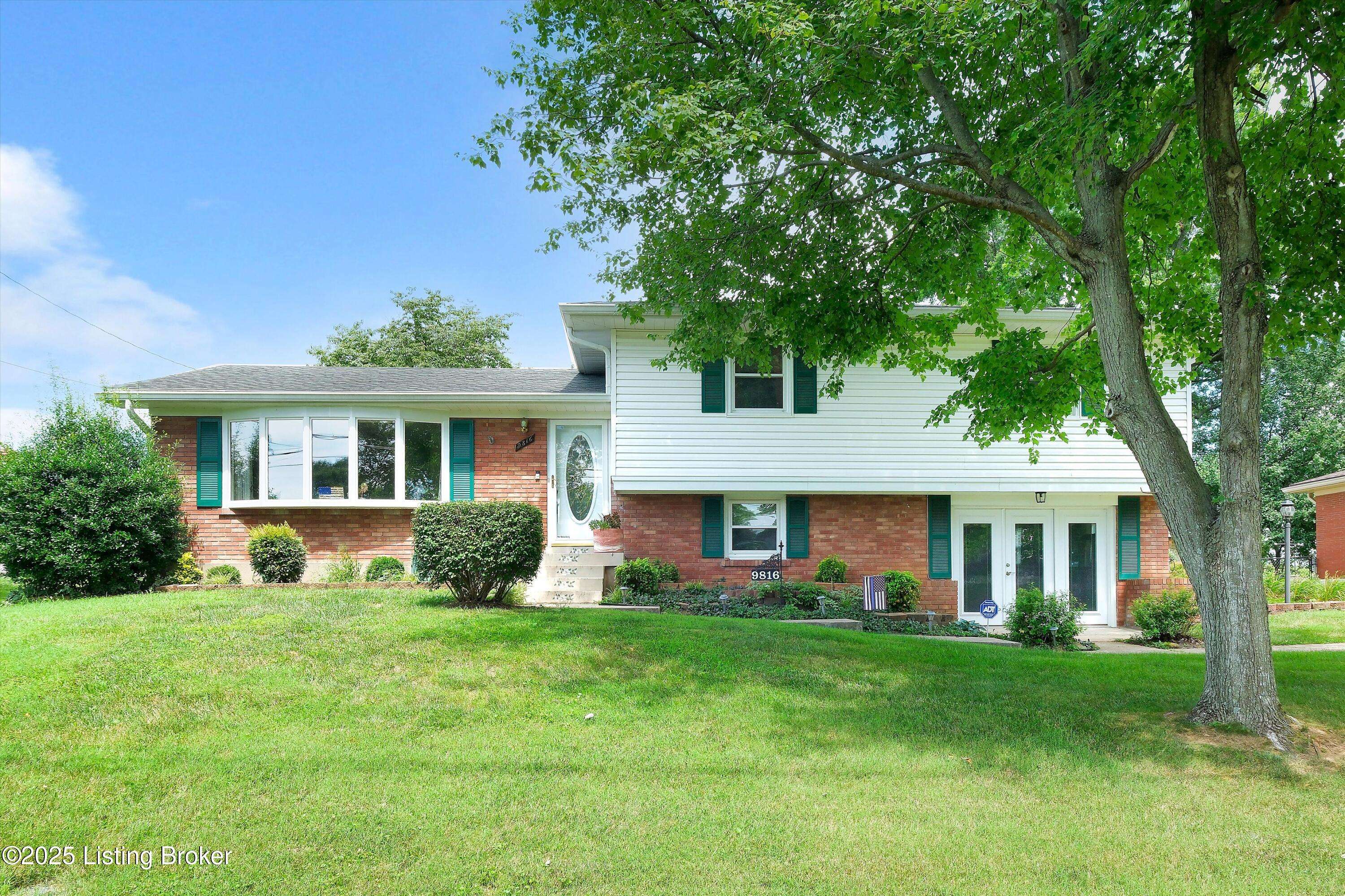 Louisville, KY 40272,9816 Lakewood Dr