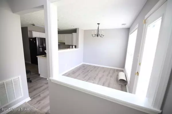 Louisville, KY 40245,5117 Middlesex Dr
