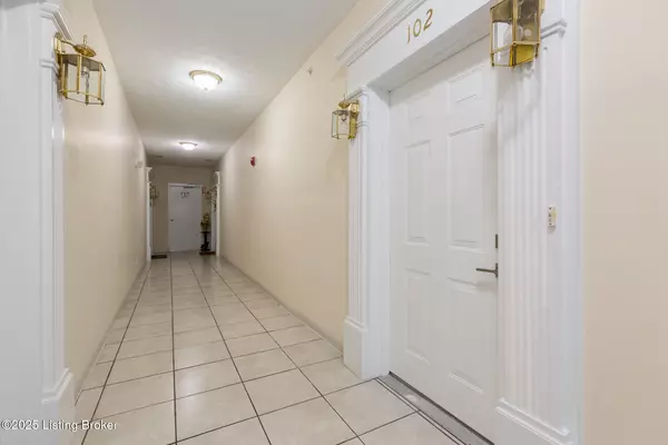 Louisville, KY 40220,8500 Atrium Dr #102