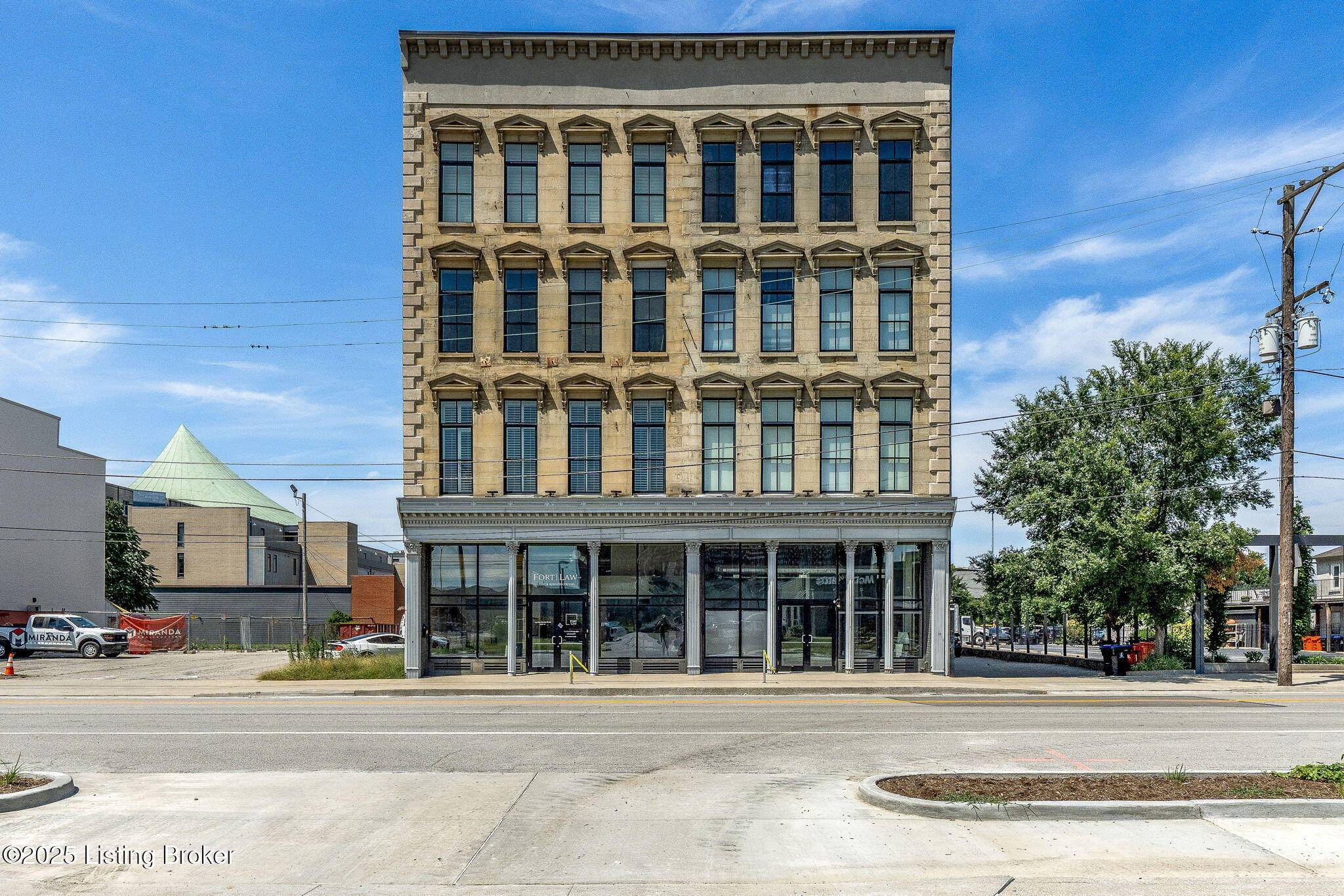 415 E Market Street #404, Louisville, KY 40202