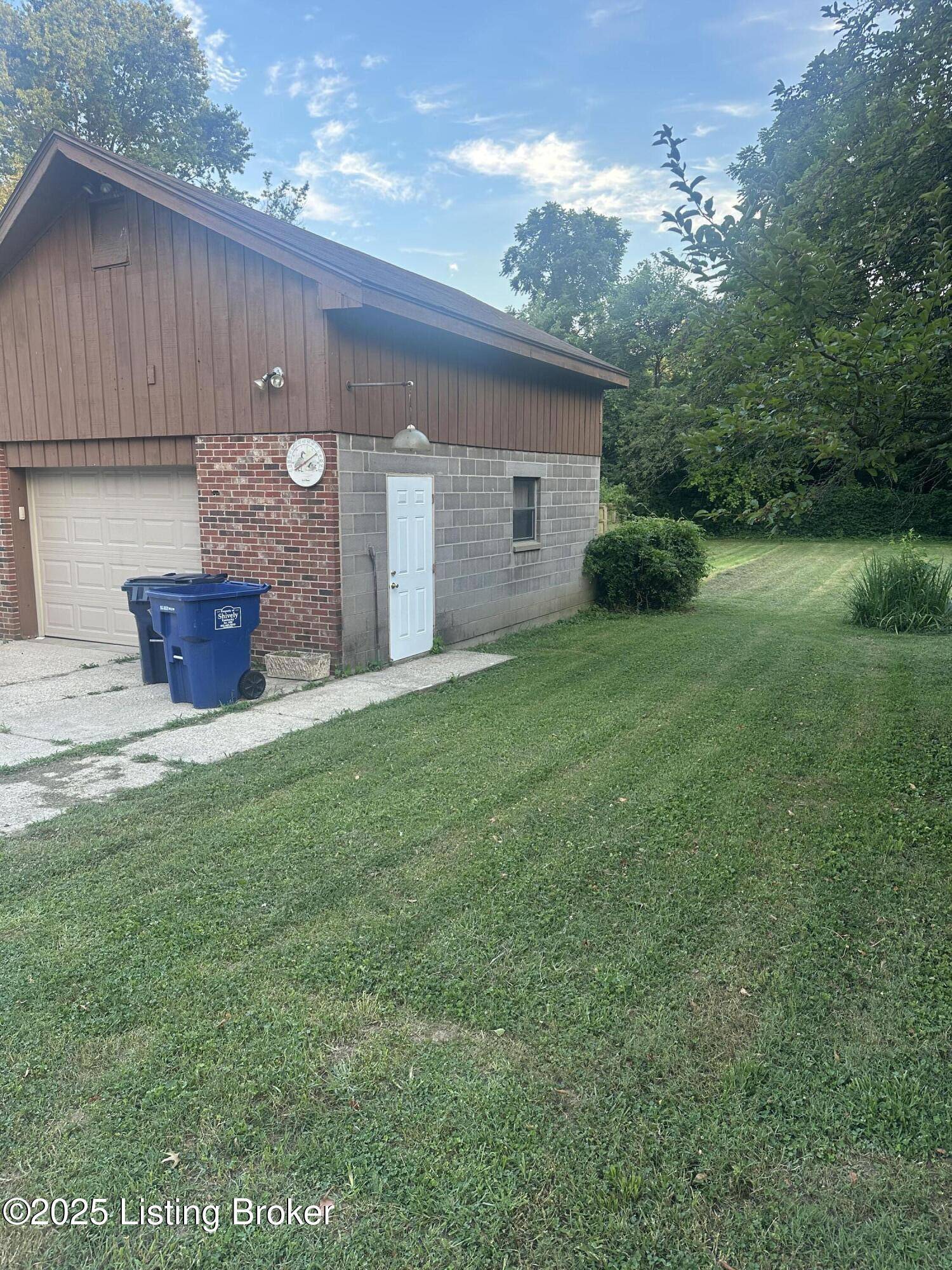 Louisville, KY 40216,2120 Auburn Dr