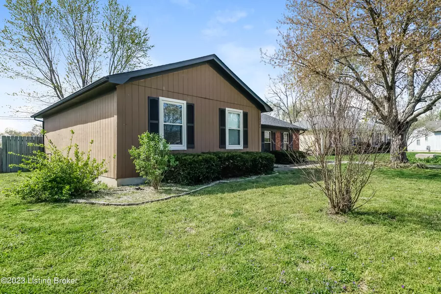 3702 Bartlett Ct, Louisville, KY 40218