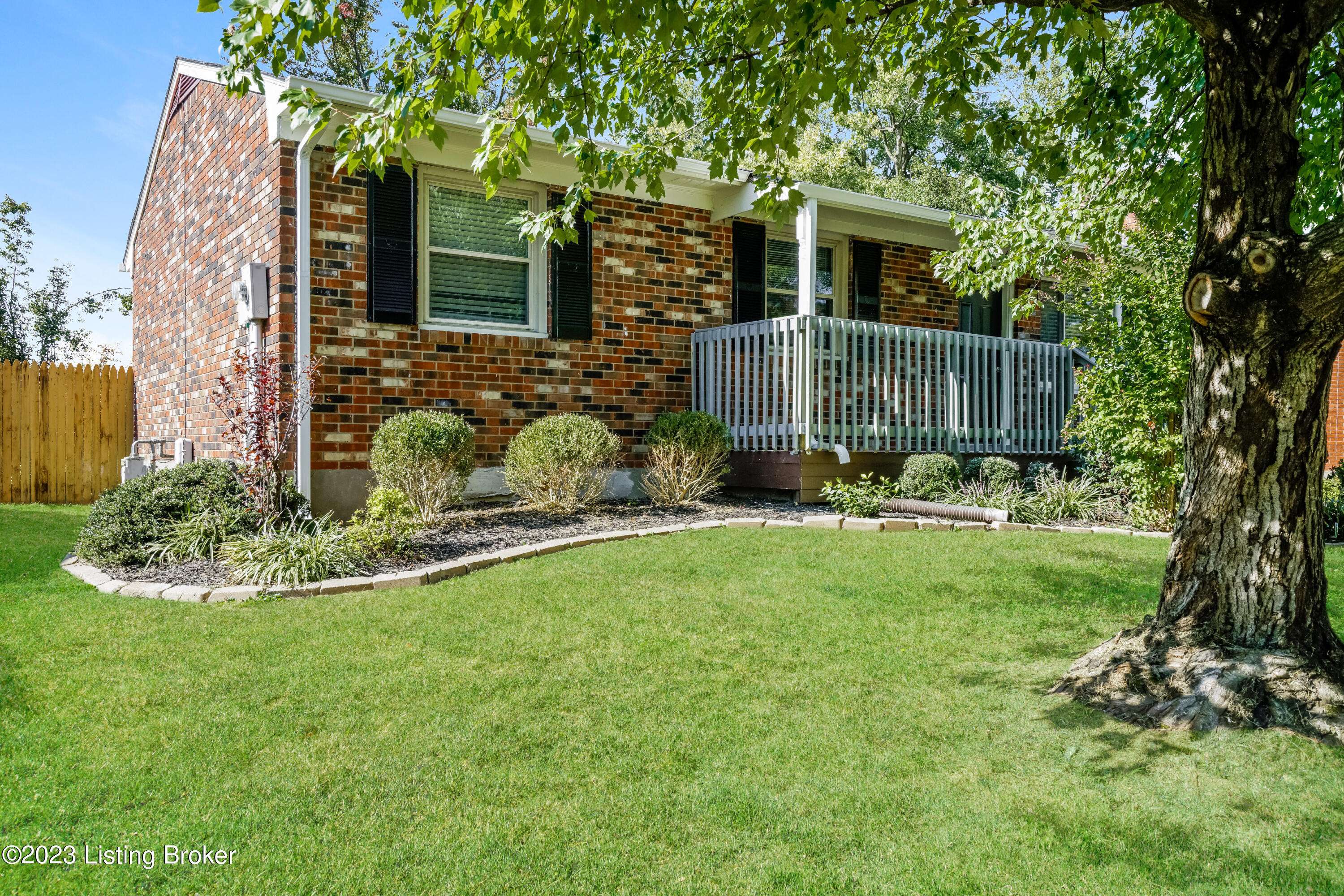 Louisville, KY 40272,11004 Albion Dr