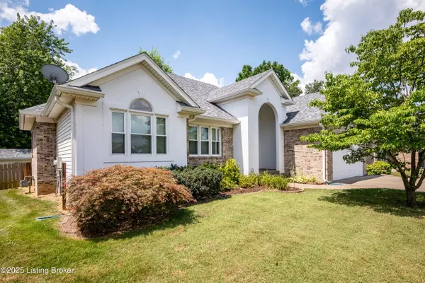4920 Hunters Point Cir, Louisville, KY 40216