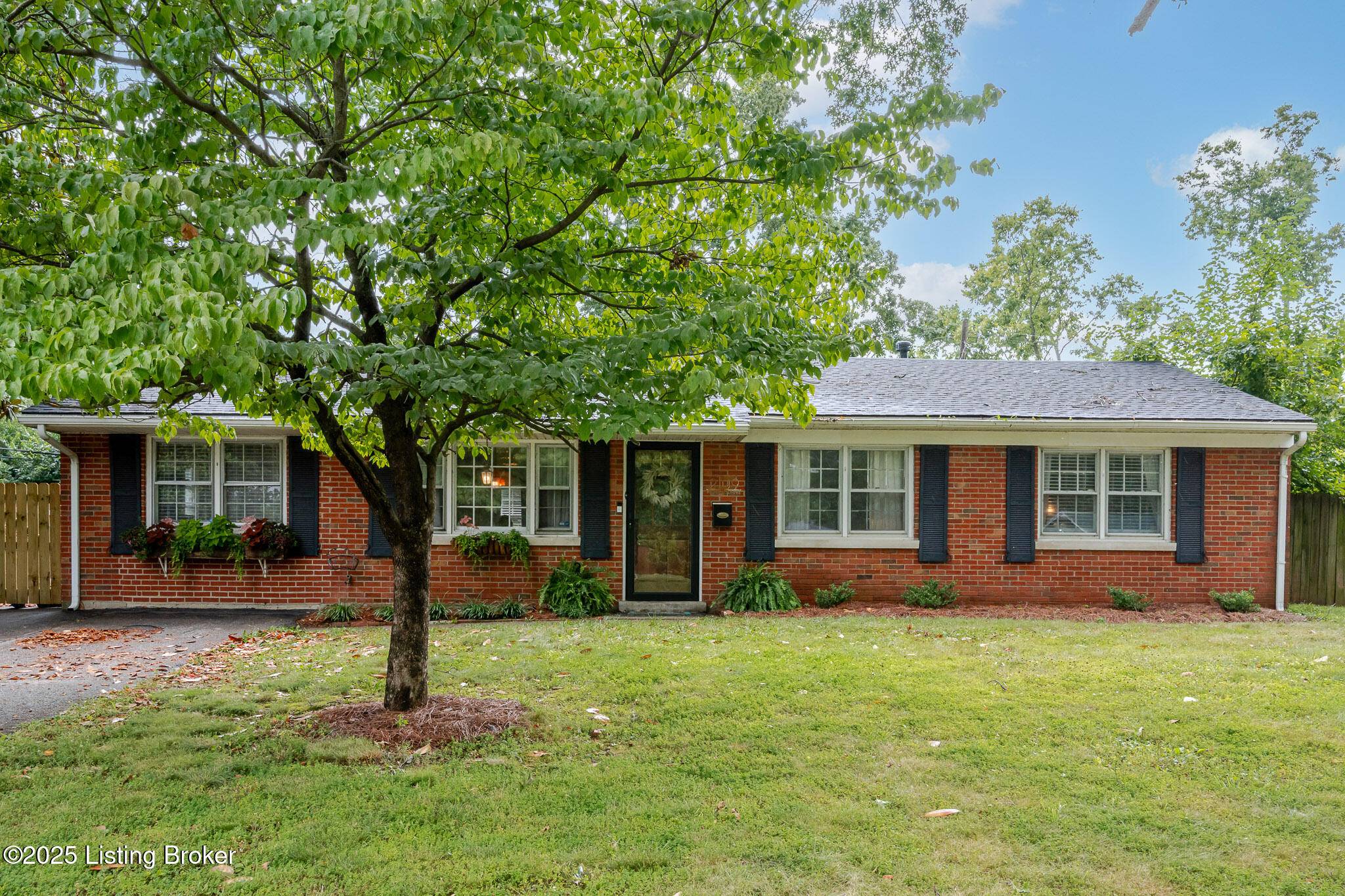 2109 Redleaf Dr, Louisville, KY 40242