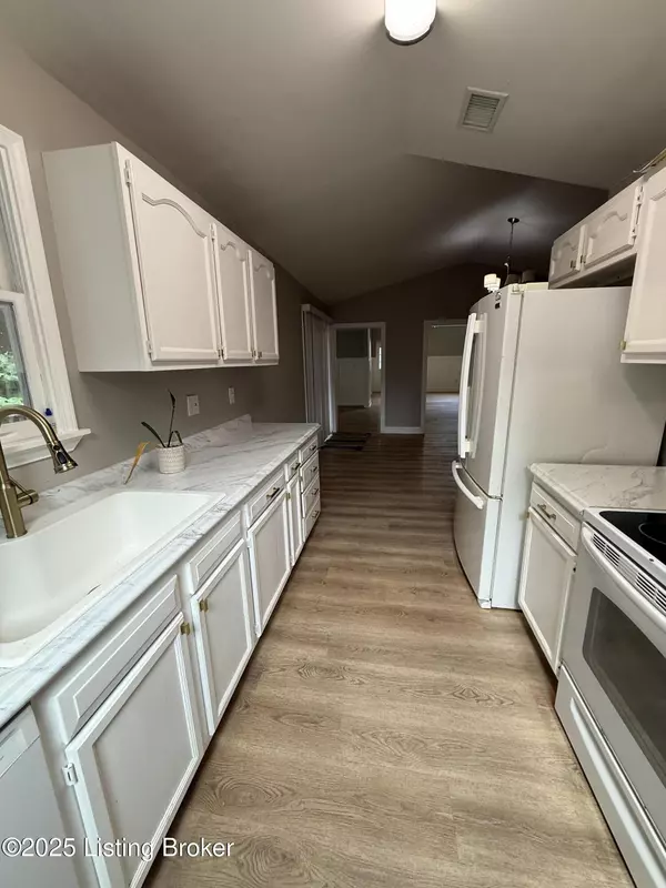 Louisville, KY 40245,13416 Reamers Rd #A
