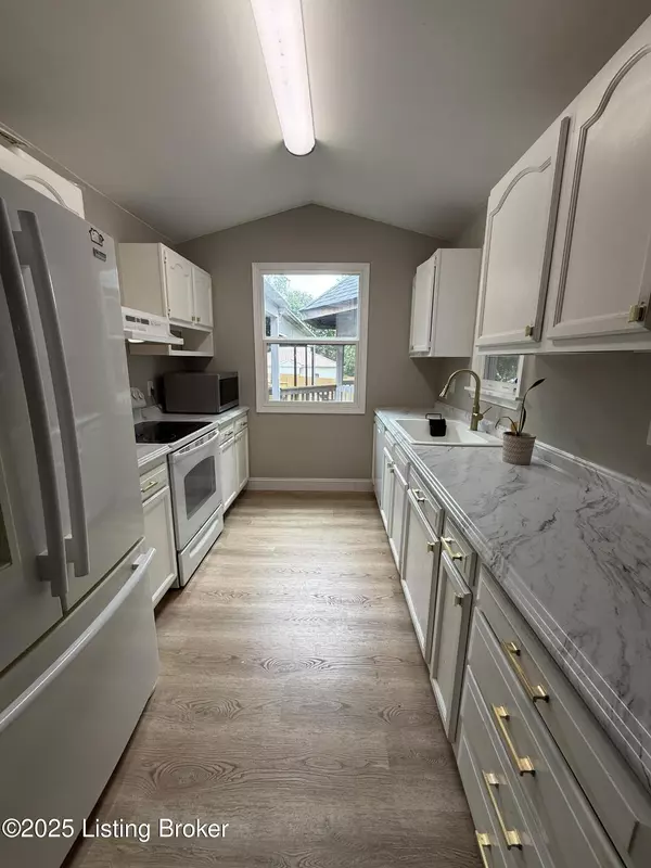 Louisville, KY 40245,13416 Reamers Rd #A