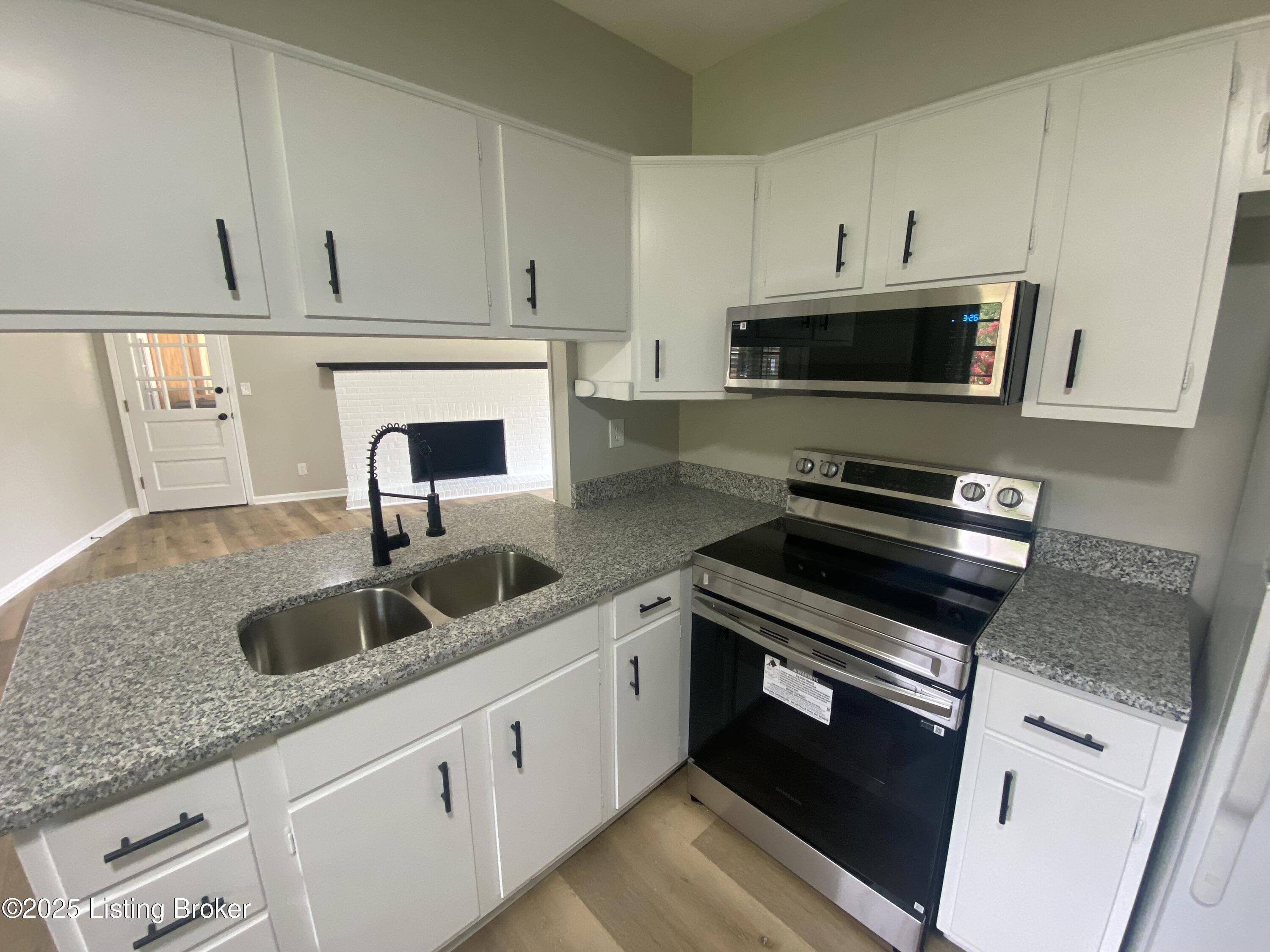 Louisville, KY 40219,4505 Forest Ridge Ct