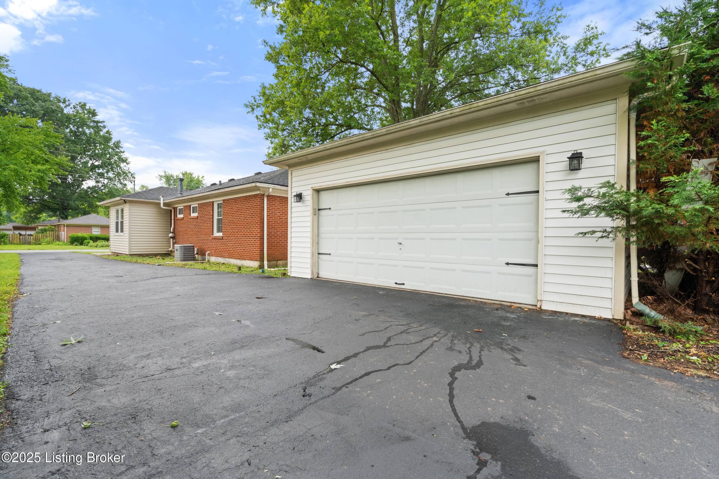 Louisville, KY 40222,811 Girard Dr