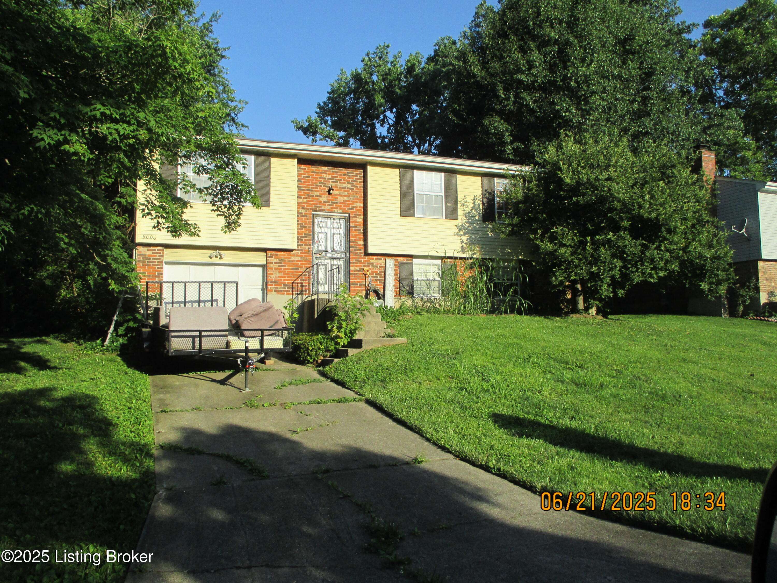 9000 John Paul Ct, Louisville, KY 40229