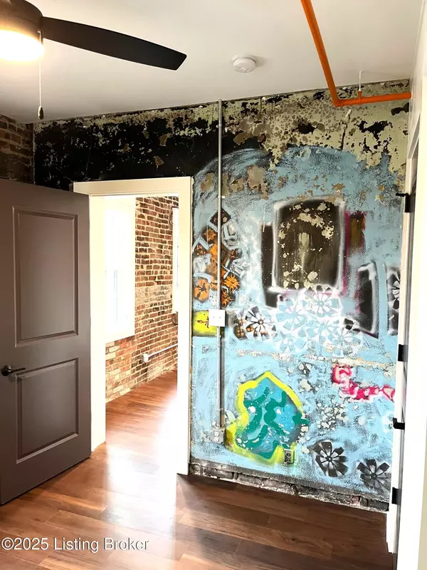 Louisville, KY 40206,935 Franklin St #204