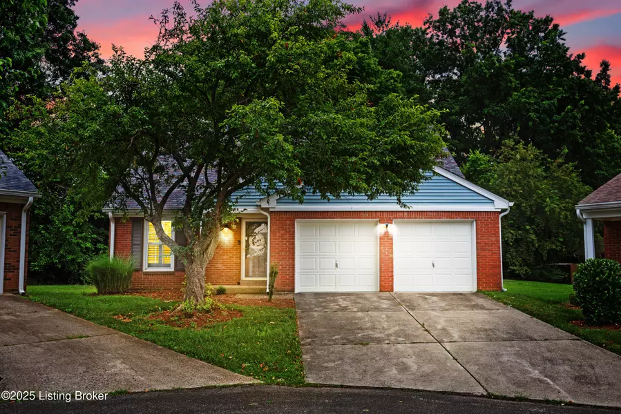 8724 Deer Point Ct, Louisville, KY 40242