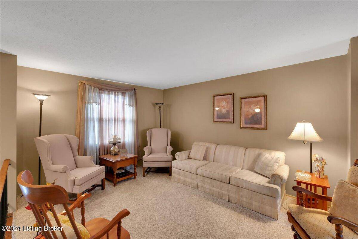 Louisville, KY 40229,11487 Skyline Dr