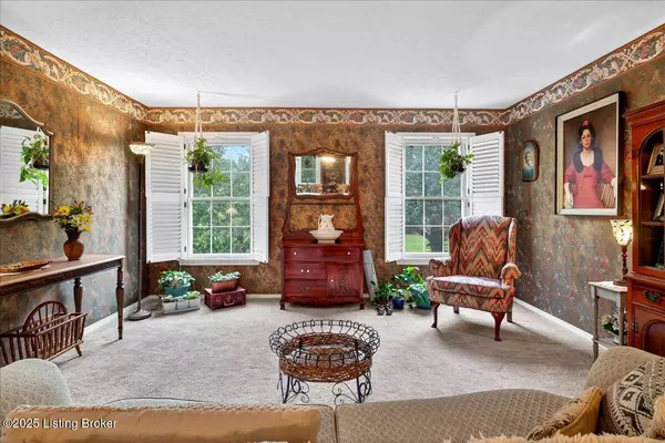 Louisville, KY 40222,8132 Lake TER #APT F7