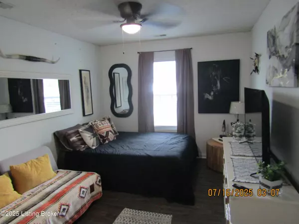 Louisville, KY 40272,6608 Woods Mill Dr