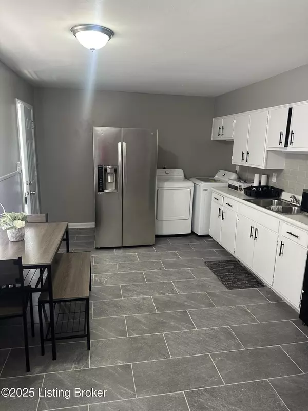 Louisville, KY 40216,4535 Stonestreet Ave #3