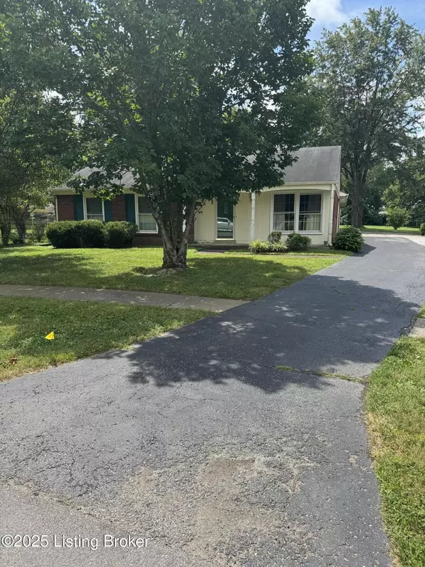 818 Echo Bridge Rd, Louisville, KY 40243