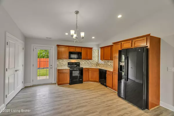 Louisville, KY 40216,2718 Bagby WAY