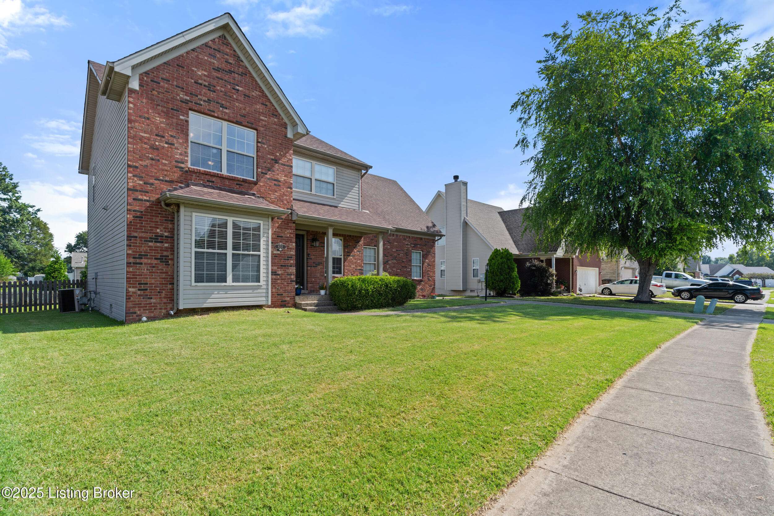 Louisville, KY 40258,8212 Grandel Pl
